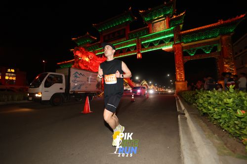 Race photo from PIK NITE RUN 2025