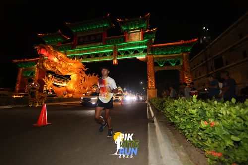 Race photo from PIK NITE RUN 2025