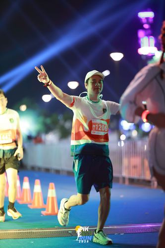 Race photo from PIK NITE RUN 2025