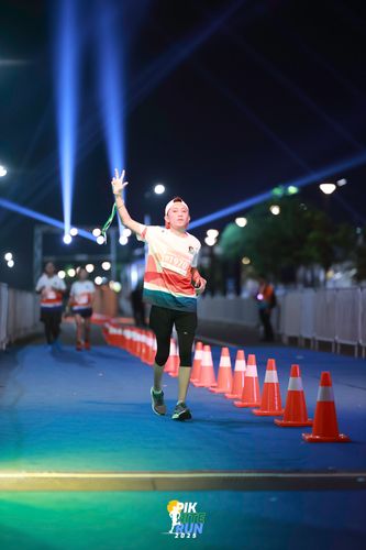 Race photo from PIK NITE RUN 2025