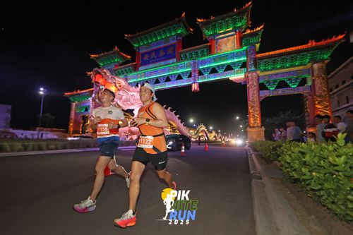 Race photo from PIK NITE RUN 2025