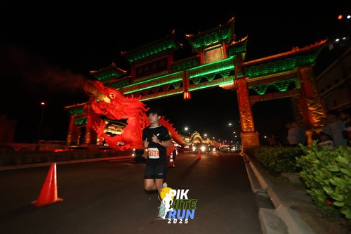 Race photo from PIK NITE RUN 2025