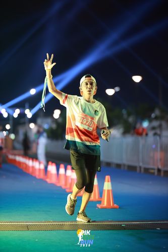 Race photo from PIK NITE RUN 2025