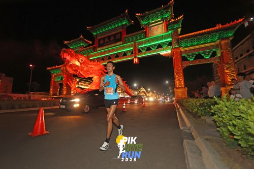 Race photo from PIK NITE RUN 2025