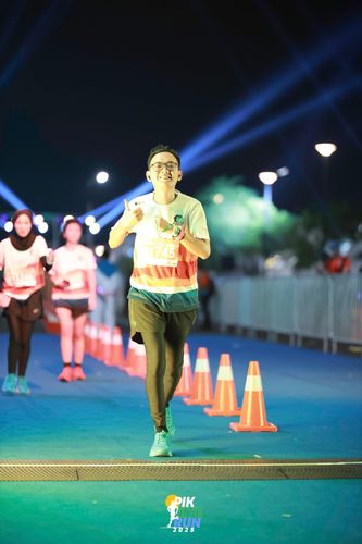 Race photo from PIK NITE RUN 2025