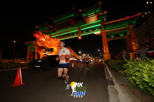 Race photo from PIK NITE RUN 2025