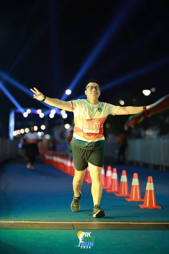 Race photo from PIK NITE RUN 2025