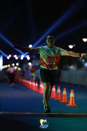 Race photo from PIK NITE RUN 2025