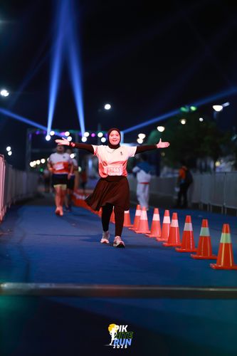 Race photo from PIK NITE RUN 2025