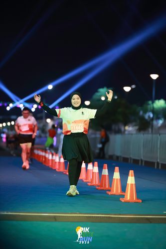 Race photo from PIK NITE RUN 2025