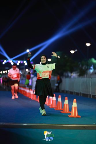 Race photo from PIK NITE RUN 2025