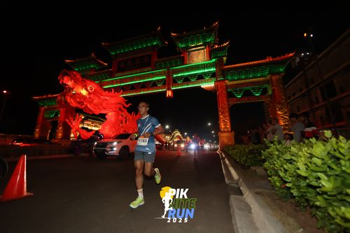 Race photo from PIK NITE RUN 2025