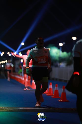 Race photo from PIK NITE RUN 2025