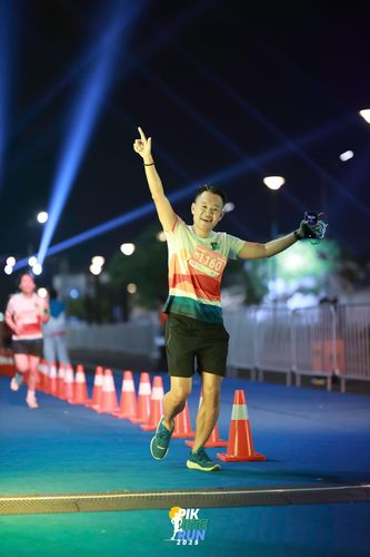 Race photo from PIK NITE RUN 2025
