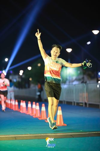 Race photo from PIK NITE RUN 2025