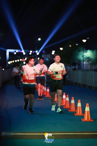 Race photo from PIK NITE RUN 2025