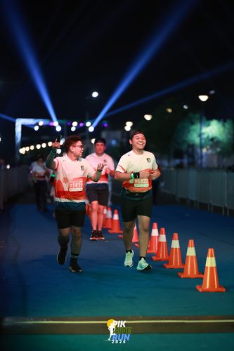 Race photo from PIK NITE RUN 2025