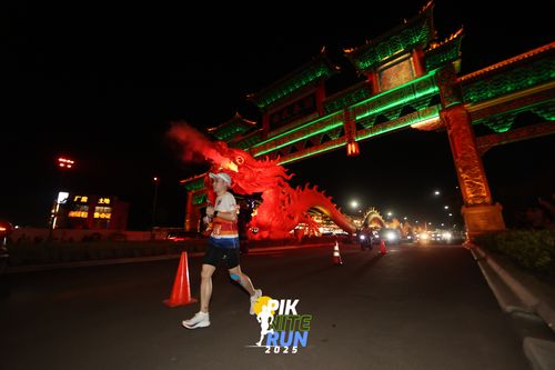 Race photo from PIK NITE RUN 2025