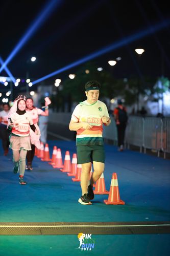 Race photo from PIK NITE RUN 2025