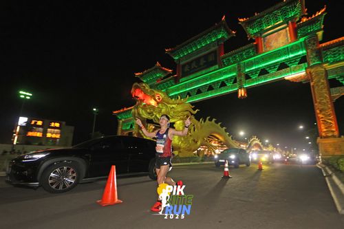 Race photo from PIK NITE RUN 2025