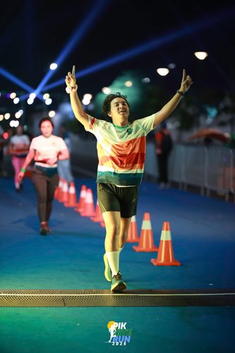 Race photo from PIK NITE RUN 2025