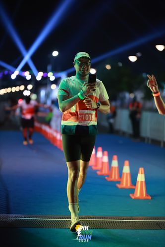 Race photo from PIK NITE RUN 2025