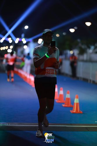 Race photo from PIK NITE RUN 2025