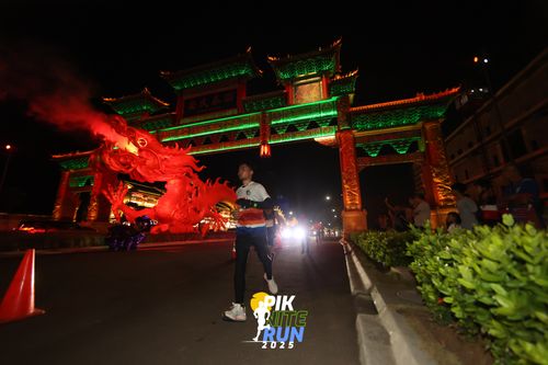 Race photo from PIK NITE RUN 2025