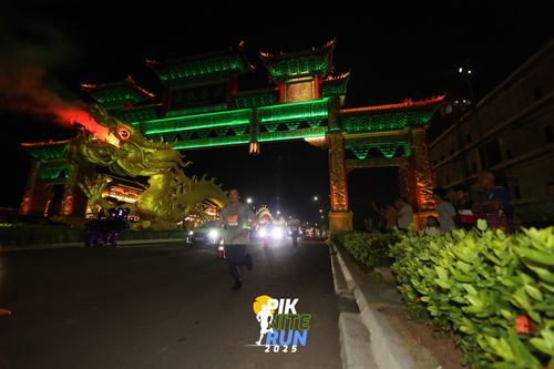Race photo from PIK NITE RUN 2025