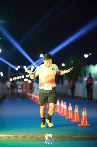 Race photo from PIK NITE RUN 2025