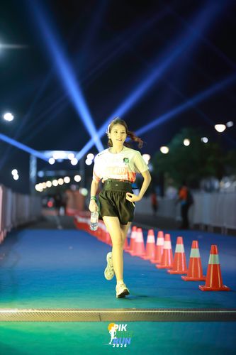 Race photo from PIK NITE RUN 2025