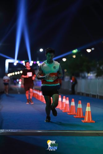 Race photo from PIK NITE RUN 2025