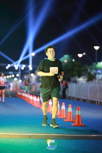 Race photo from PIK NITE RUN 2025