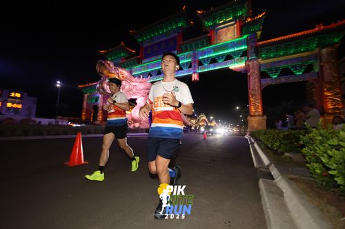 Race photo from PIK NITE RUN 2025