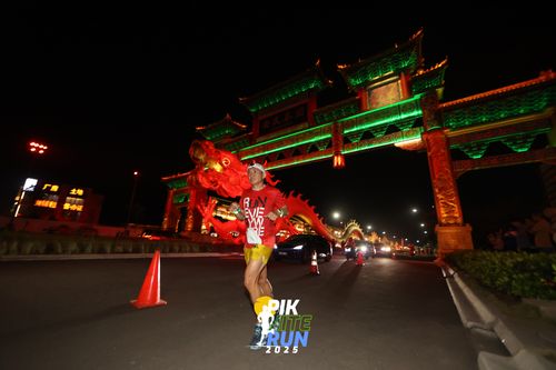 Race photo from PIK NITE RUN 2025
