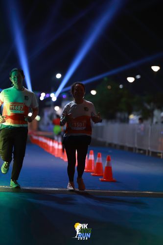 Race photo from PIK NITE RUN 2025