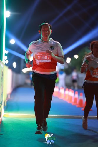 Race photo from PIK NITE RUN 2025