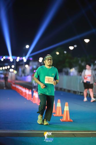 Race photo from PIK NITE RUN 2025