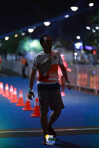 Race photo from PIK NITE RUN 2025