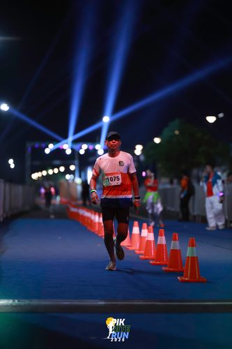 Race photo from PIK NITE RUN 2025
