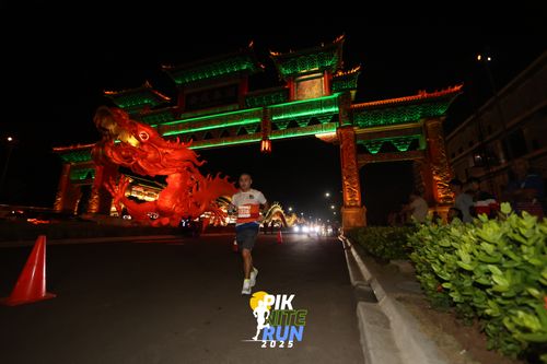 Race photo from PIK NITE RUN 2025