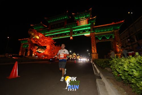 Race photo from PIK NITE RUN 2025