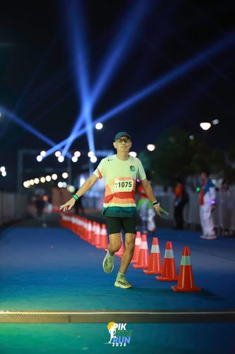 Race photo from PIK NITE RUN 2025