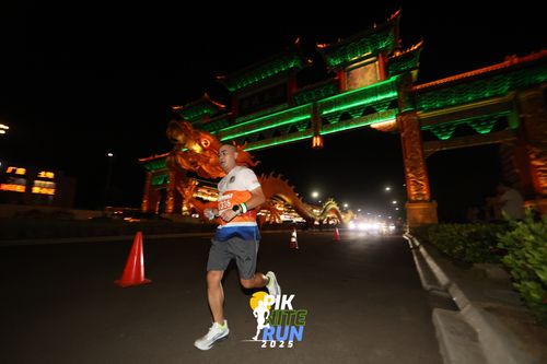 Race photo from PIK NITE RUN 2025