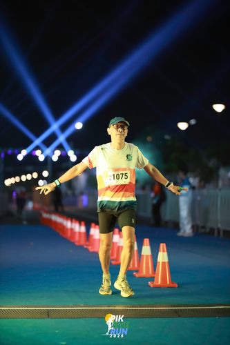 Race photo from PIK NITE RUN 2025