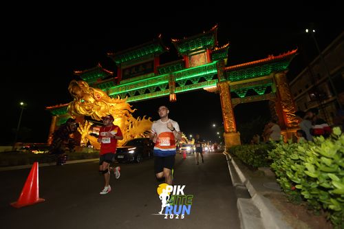 Race photo from PIK NITE RUN 2025