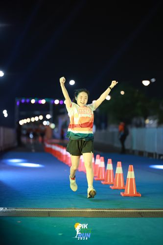 Race photo from PIK NITE RUN 2025