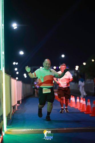 Race photo from PIK NITE RUN 2025