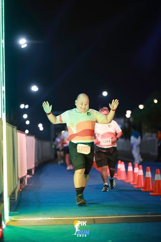 Race photo from PIK NITE RUN 2025