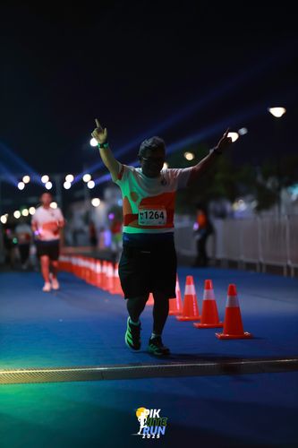 Race photo from PIK NITE RUN 2025